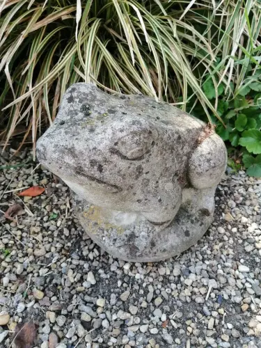 Artikelbild des Artikels “Frosch, ca. 23cm. Steinguss “